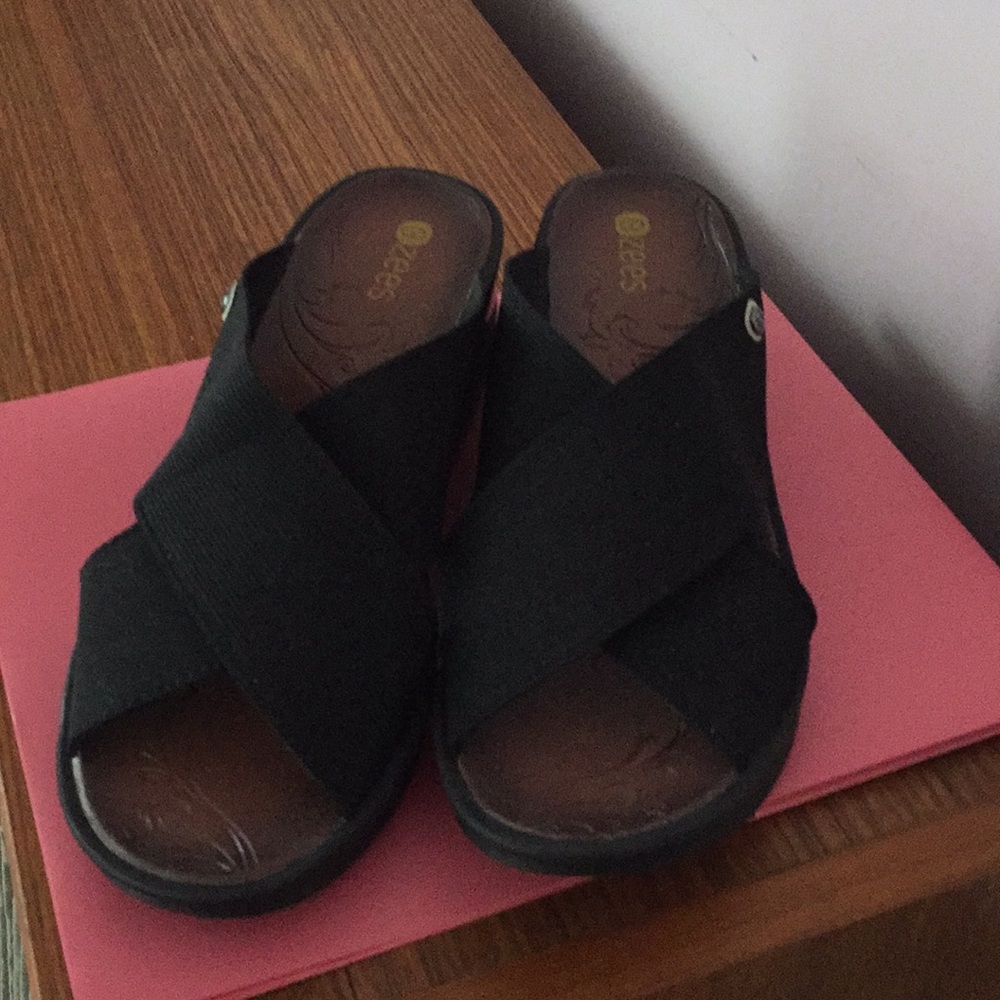 Bzees slip on sandals
